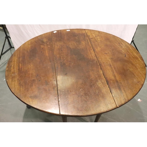 424 - George II oak dropleaf oval table on gated supports, 108 x 133 x 69 cm H. Not available for in-house... 