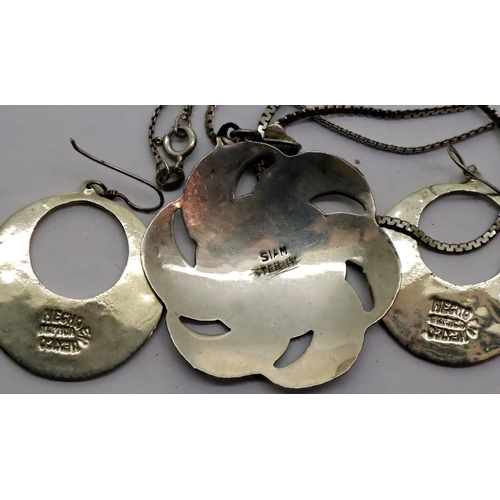 28 - Siam silver necklace and a pair of abalone shell earrings. P&P Group 1 (£14+VAT for the first lot an... 