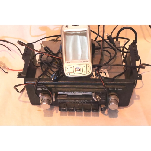 1071 - Vintage Pioneer car radio and a MDA mobile phone. P&P Group 1 (£14+VAT for the first lot and £1+VAT ... 