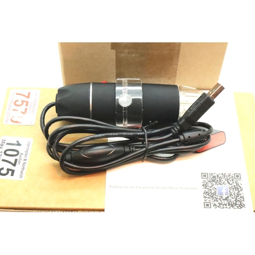 1075 - USB digital microscope and 15000mah external battery pack. P&P Group 1 (£14+VAT for the first lot an... 