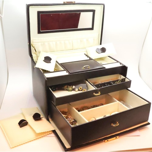 60 - Jewellery box with costume jewellery contents. P&P Group 2 (£18+VAT for the first lot and £3+VAT for... 