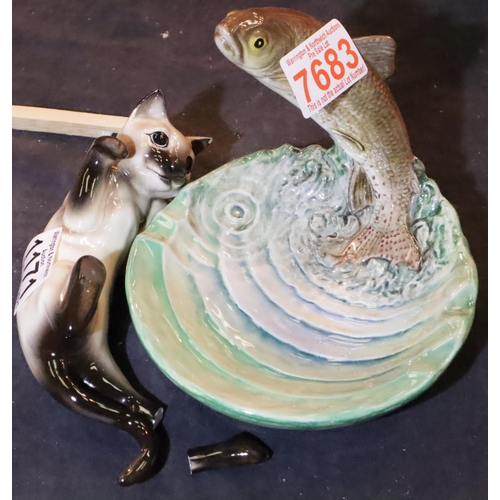 1171 - Beswick Trout bowl and brandy glass cat with small chip to ear. P&P Group 3 (£25+VAT for the first l... 