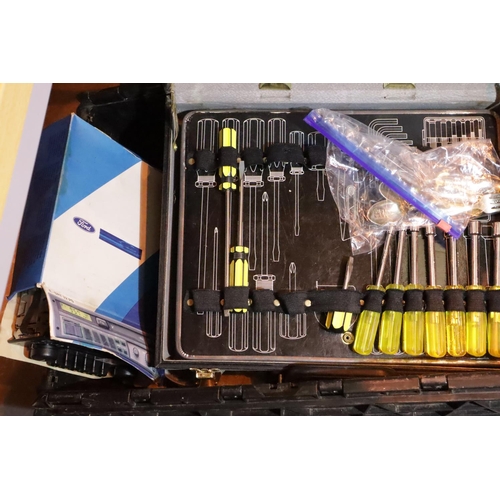 1480 - Quantity of assorted tools and accessories. Not available for in-house P&P, contact Paul O'Hea at Ma... 