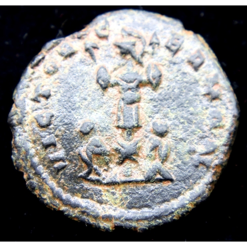 3052 - 214 AD - Emperor Claudius Gothicus with 2 Captives under Victory. P&P Group 1 (£14+VAT for the first... 