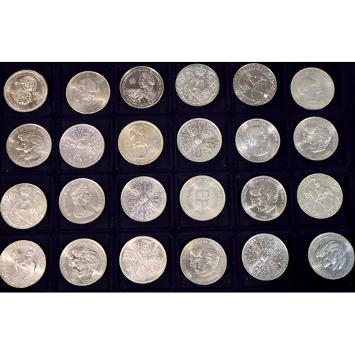 3102 - Collection of world coins and UK Crowns in Aluminium Case. P&P Group 1 (£14+VAT for the first lot an... 