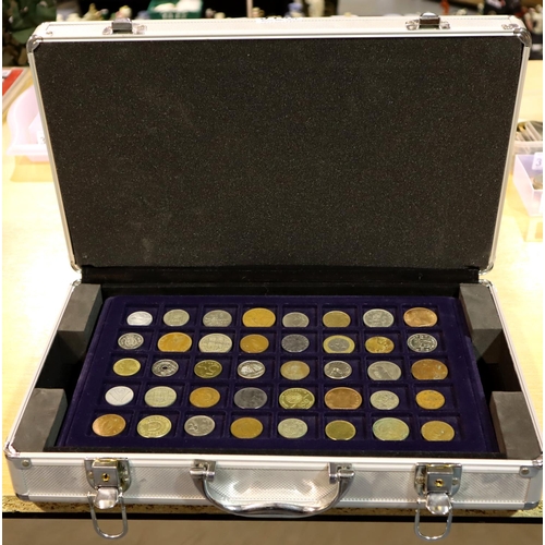 3102 - Collection of world coins and UK Crowns in Aluminium Case. P&P Group 1 (£14+VAT for the first lot an... 