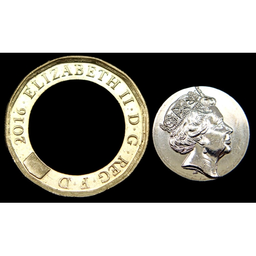 3105 - 2016 - Minting error 1 pound coin - Centre component loose. P&P Group 1 (£14+VAT for the first lot a... 