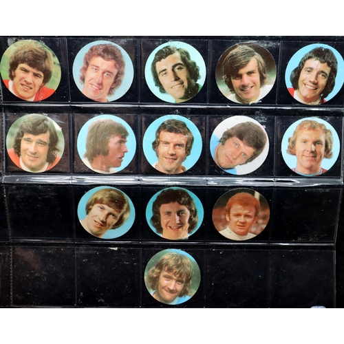 3177 - Complete set of FA Cup teams 1972 with Esso Fuel football tokens. P&P Group 1 (£14+VAT for the first... 