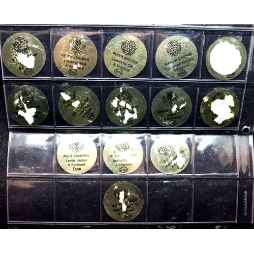 3177 - Complete set of FA Cup teams 1972 with Esso Fuel football tokens. P&P Group 1 (£14+VAT for the first... 