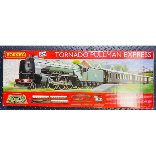 2063 - Hornby 'Tornado Pullman Express' Train Set (LOCOMOTIVE & COACHES ONLY, NO TRACK OR CONTROLLER) -P&P ... 