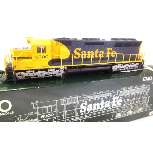 2245 - Kato EMD SD45 Santa-Fe blue/yellow, no 5300 in excellent condition, boxed. P&P Group 1 (£14+VAT for ... 