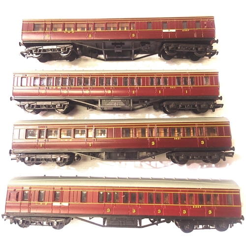 2263 - Four Mainline LMS OO scale coaches; first/third comp x2, third/brake x2, mostly in very good conditi... 