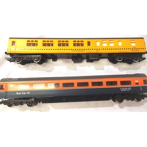 2274 - Hornby test car 10 and re-railing equipment coach, both excellent condition, unboxed. P&P Group 1 (£... 