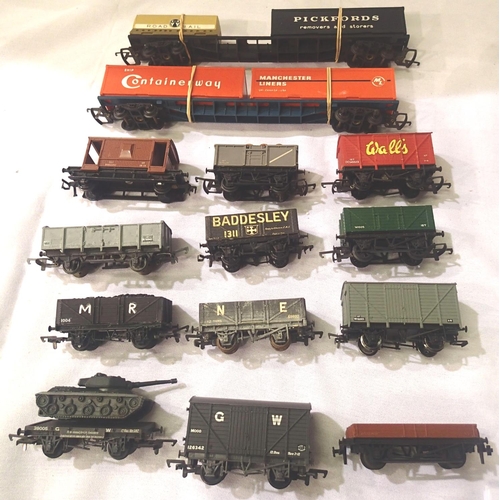 2275 - Fourteen assorted OO scale wagons, various makes and types, mostly good condition, unboxed. P&P Grou... 