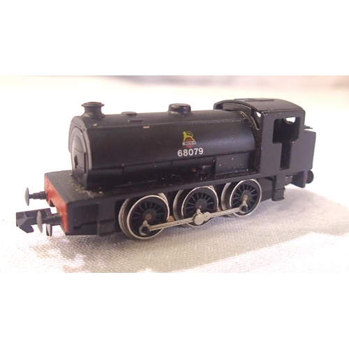 2324 - Bachmann N gauge J94 saddle tank, 68079 BR Black, Early Crest, excellent condition, unboxed. P&P Gro... 