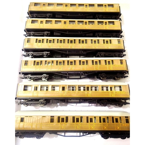 2261 - Six Hornby LNER teak coaches, composite 22357 x4 and 22356 x1 and a brake end 4237, all in excellent... 