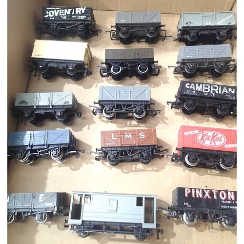 2276 - Fifteen assorted OO scale wagons, various makes and types, mostly good condition, unboxed. P&P Group... 