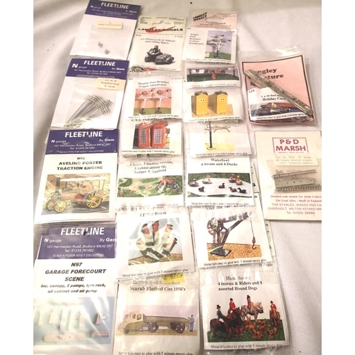 2304 - Eighteen assorted N gauge white metal accessory packs, Fleetline, Langley etc, all in packets. P&P G... 