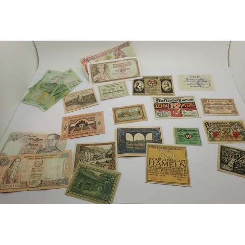 3129 - A collection of world banknotes including Brazil, Germany, Romania etc. P&P Group 1 (£14+VAT for the... 