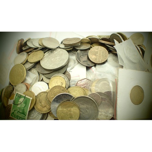 3181 - Large collection of 20th Century world coins. P&P Group 3 (£25+VAT for the first lot and £5+VAT for ... 