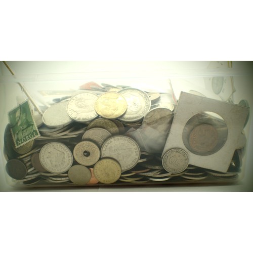 3181 - Large collection of 20th Century world coins. P&P Group 3 (£25+VAT for the first lot and £5+VAT for ... 