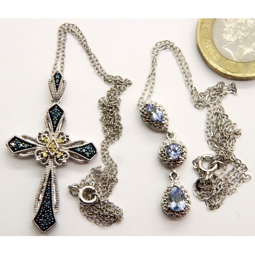 66 - Two silver necklaces, combined 7g. P&P Group 1 (£14+VAT for the first lot and £1+VAT for subsequent ... 