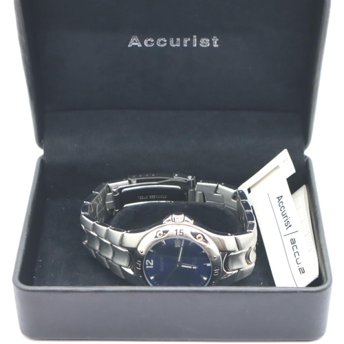 102 - Gentlemans Accurist stainless steel wristwatch. P&P Group 1 (£14+VAT for the first lot and £1+VAT fo... 