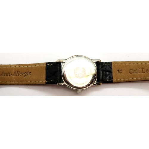 105 - Raymond Weil ladies wristwatch with black dial and leather strap in original box. P&P Group 1 (£14+V... 