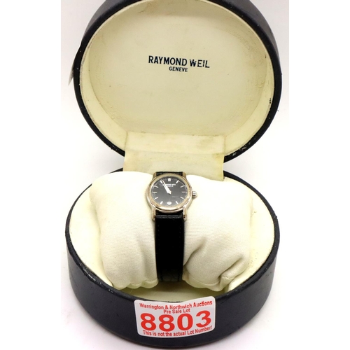 105 - Raymond Weil ladies wristwatch with black dial and leather strap in original box. P&P Group 1 (£14+V... 