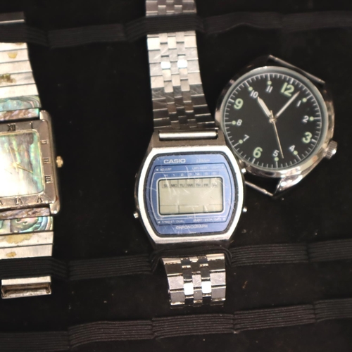 115 - Case of mixed ladies and gents wristwatches. P&P Group 3 (£25+VAT for the first lot and £5+VAT for s... 