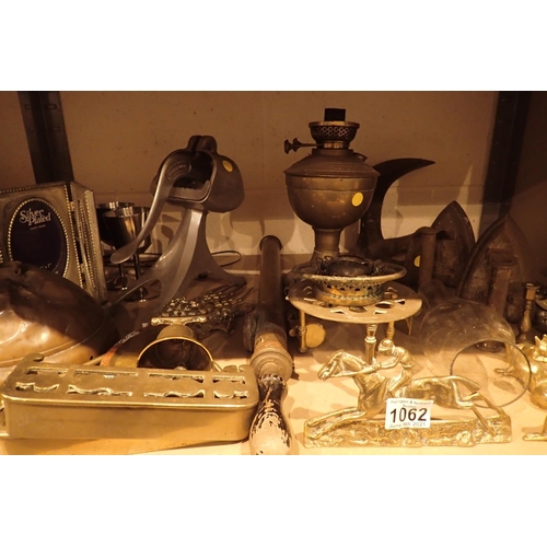 1062 - Shelf of mixed copper, brass and silver plated items including an antique oil lamp. Not available fo... 