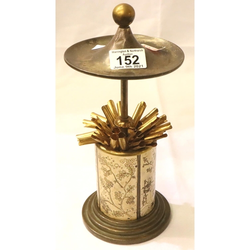 152 - Japanese brass cigarette dispenser. P&P Group 2 (£18+VAT for the first lot and £3+VAT for subsequent... 