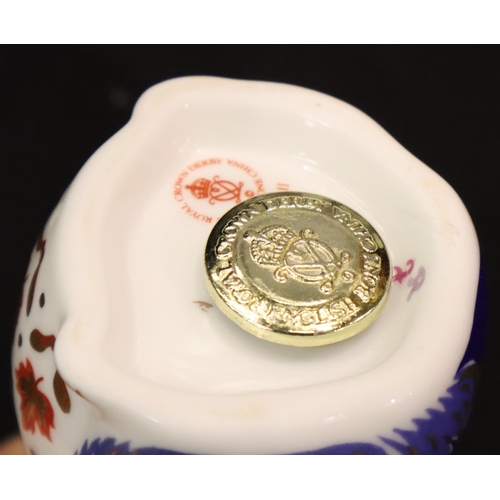 169 - Royal Crown Derby boxed chipmunk with gold stopper, H: 10 cm. P&P Group 1 (£14+VAT for the first lot... 