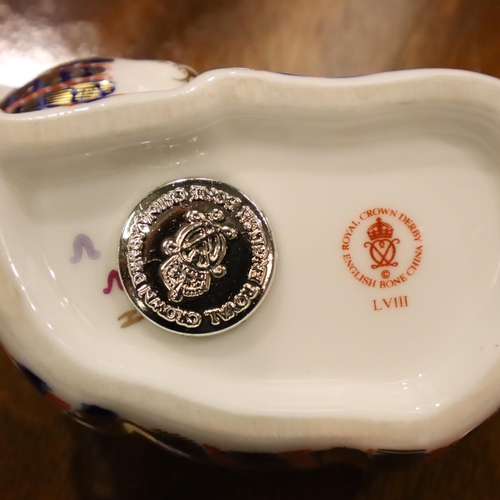 217 - Royal Crown Derby cat, gold stopper, H: 9 cm. P&P Group 1 (£14+VAT for the first lot and £1+VAT for ... 