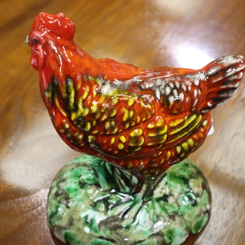 221 - Anita Harris hen signed in gold, H: 13 cm. P&P Group 2 (£18+VAT for the first lot and £3+VAT for sub... 