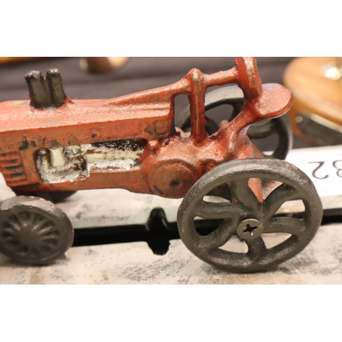 282 - Cast iron tractor moneybox. P&P Group 2 (£18+VAT for the first lot and £3+VAT for subsequent lots)