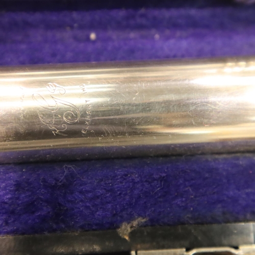 323 - Elkhart cased Gemeinhardt flute. P&P Group 2 (£18+VAT for the first lot and £3+VAT for subsequent lo... 