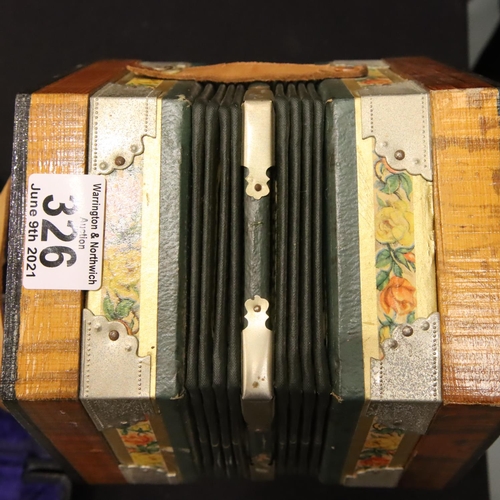 326 - German pre war wooden squeeze box. P&P Group 2 (£18+VAT for the first lot and £3+VAT for subsequent ... 