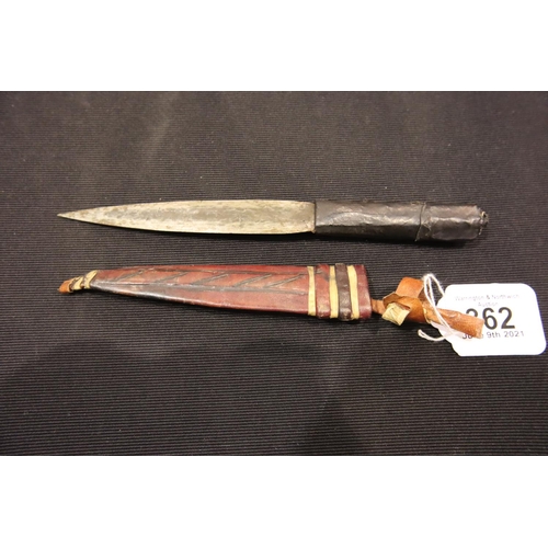 362 - Tribal knife and sheath, L: 25 cm. P&P Group 1 (£14+VAT for the first lot and £1+VAT for subsequent ... 