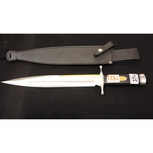 374 - New leather sheathed hunting knife, blade L: 27 cm. P&P Group 2 (£18+VAT for the first lot and £3+VA... 