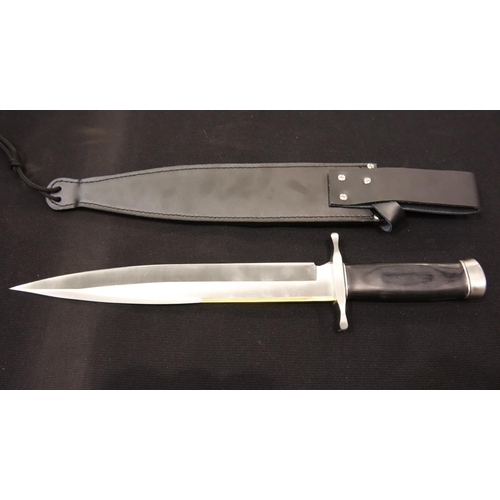 374 - New leather sheathed hunting knife, blade L: 27 cm. P&P Group 2 (£18+VAT for the first lot and £3+VA... 