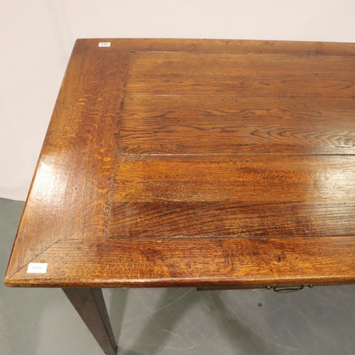 565 - Heavy 20th century oak dining table, 180 x 86 x 75 cm H. Not available for in-house P&P, contact Pau... 