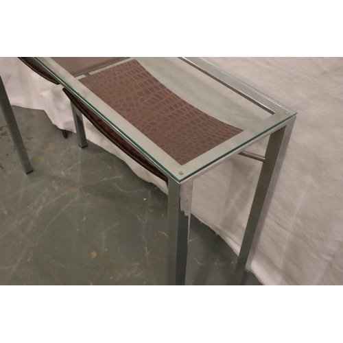 555 - A contemporary chrome console with rectangular plate glass top and two shelves below, 100 x 30 x 93 ... 