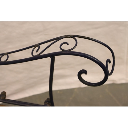 563 - An Edwardian wrought iron garden reclining chair, 54 x 190 x 75 cm H. Not available for in-house P&P... 