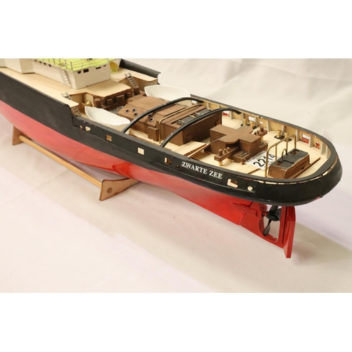 2214 - Zwarte Zee kit built tug boat, plastic hull, static model, L: 90 cm. Not available for in-house P&P,... 