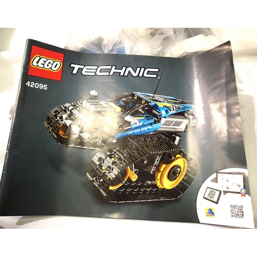 2214 - Lego 42095 Technic remote controlled Stunt Racer, unboxed. P&P Group 1 (£14+VAT for the first lot an... 