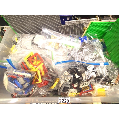 2220 - Box of assorted Lego parts including build bases, figures, bricks etc. P&P Group 3 (£25+VAT for the ... 