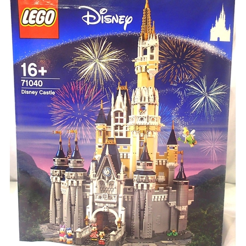 2255 - Lego 71040 Disney Castle. P&P Group 3 (£25+VAT for the first lot and £5+VAT for subsequent lots)