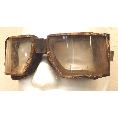 3086 - WWI German flying goggles. P&P Group 1 (£14+VAT for the first lot and £1+VAT for subsequent lots)