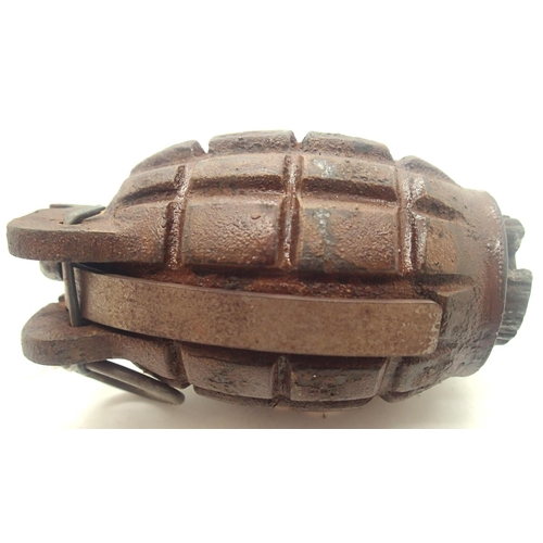 3149 - Inert WWII British no. 36 Mills Grenade. P&P Group 2 (£18+VAT for the first lot and £3+VAT for subse... 